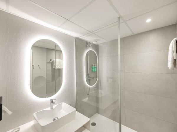 Novotel Macon Nord Autoroute du Soleil : photo 4 de la chambre 2 chambres adjacentes