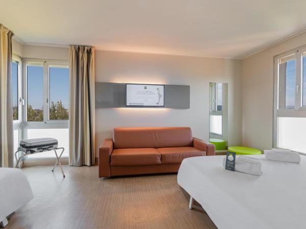 B&B Hotel Firenze City Center : photo 2 de la chambre chambre triple