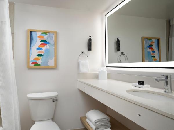 The Ellie Beach Resort Myrtle Beach, Tapestry By Hilton : photo 4 de la chambre suite junior lit king-size avec coin salon