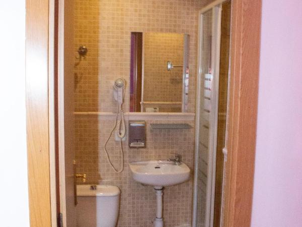 Hostal Abel Victoriano : photo 6 de la chambre petite chambre double