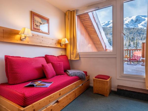 Résidence Pierre & Vacances Le Peillon : photo 5 de la chambre one-bedroom apartment with sleeping alcove and balcony (6 people) - valley view