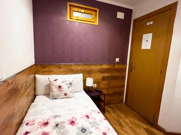 Hostal Abel Victoriano : photo 9 de la chambre chambre simple Économique avec salle de bains commune