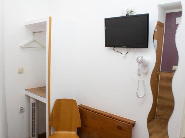 Hostal Abel Victoriano : photo 10 de la chambre chambre simple Économique avec salle de bains commune