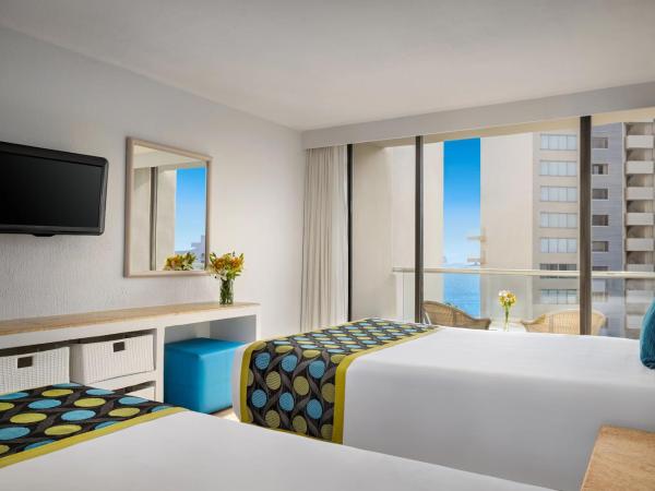 Sunscape Dorado Pacifico Ixtapa Resort & Spa- All Inclusive : photo 1 de la chambre chambre de luxe avec vue partielle sur l'océan