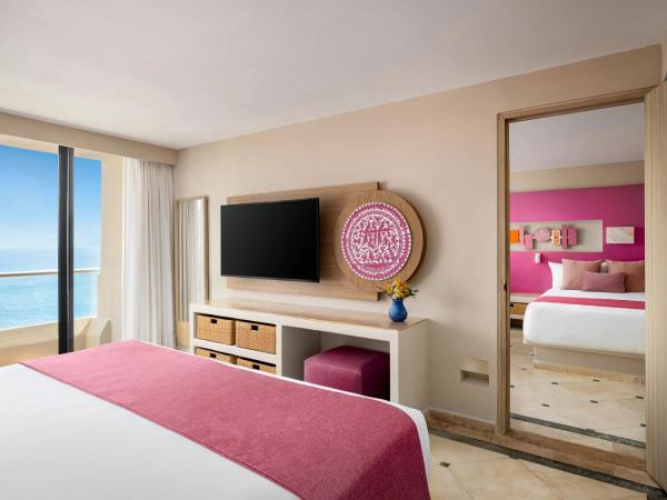 Sunscape Dorado Pacifico Ixtapa Resort & Spa- All Inclusive : photo 3 de la chambre hébergement familial communicant sun club