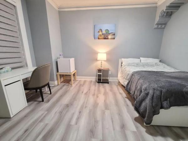 Cloud Bnb Downtown Ottawa : photo 6 de la chambre chambre familiale avec salle de bains