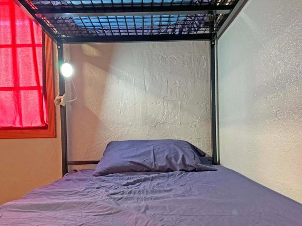 Sin City Hostel : photo 2 de la chambre lit simple dans dortoir à 6 lits