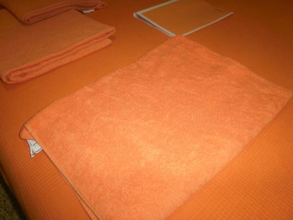 Guest House Erika : photo 2 de la chambre chambre triple avec salle de bains privative