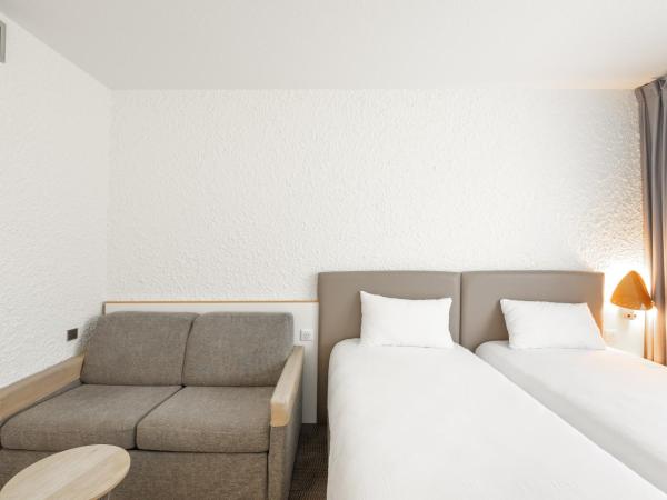 Novotel Macon Nord Autoroute du Soleil : photo 7 de la chambre chambre standard avec 1 lit double et 2 lits simples
