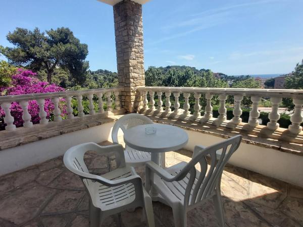 Hotel Bonsol : photo 2 de la chambre chambre triple avec terrasse