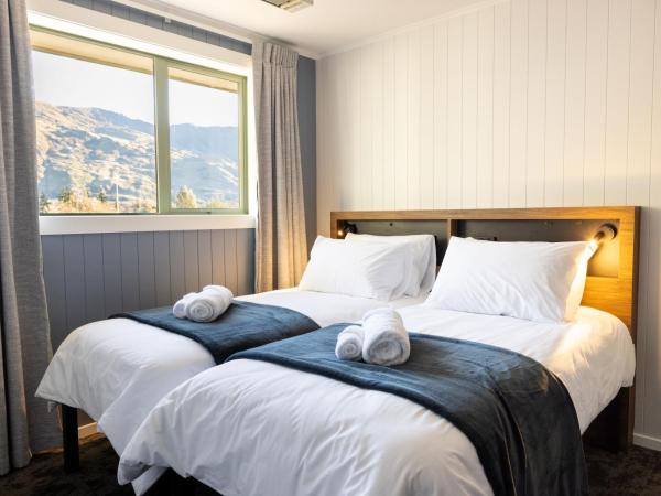 Haka House Wanaka : photo 1 de la chambre chambre lits jumeaux avec salle de bains privative