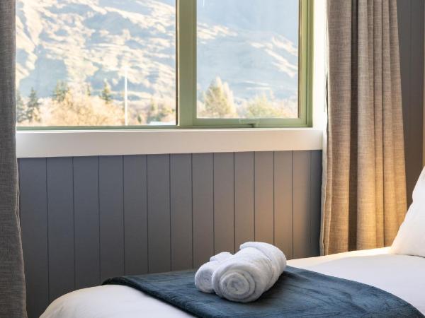 Haka House Wanaka : photo 3 de la chambre chambre lits jumeaux avec salle de bains privative