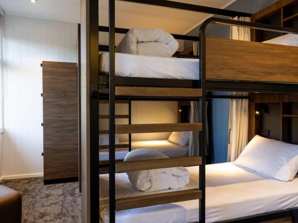 Haka House Wanaka : photo 1 de la chambre lit dans un dortoir de 4 lits