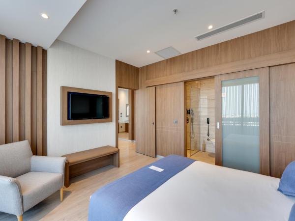 Ramada by Wyndham Istanbul Old City : photo 4 de la chambre suite lit king-size avec terrasse - non-fumeurs