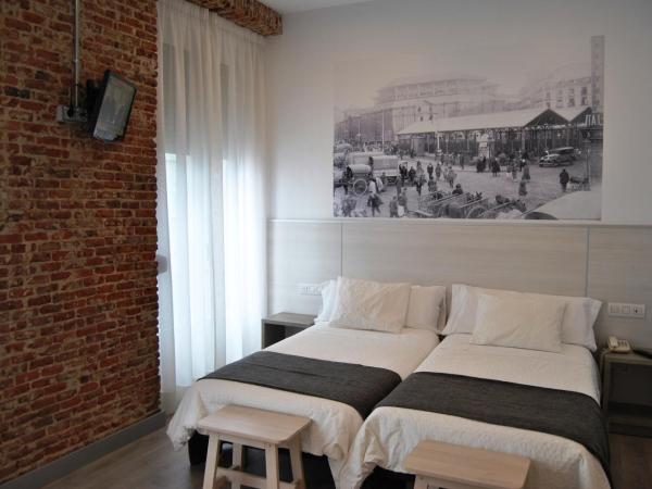 Hostal San Lorenzo : photo 10 de la chambre chambre double ou lits jumeaux - vue sur ville