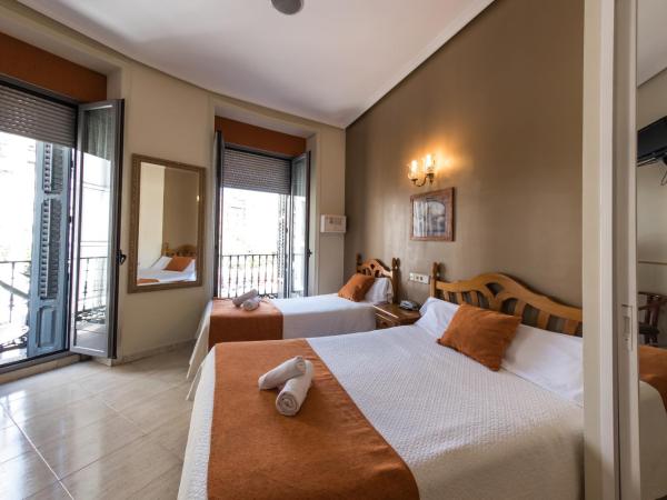 Hostal San Lorenzo : photo 8 de la chambre chambre triple