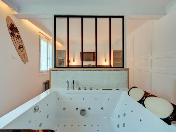 The Originals Boutique, Clair Hôtel, Martigues : photo 6 de la chambre suite balnéo