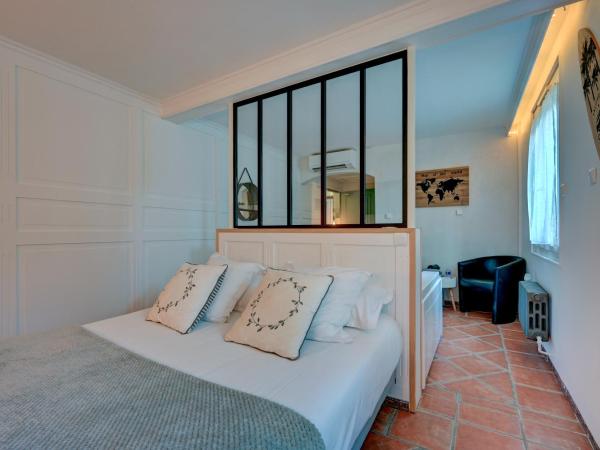 The Originals Boutique, Clair Hôtel, Martigues : photo 5 de la chambre suite balnéo