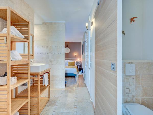 The Originals Boutique, Clair Hôtel, Martigues : photo 5 de la chambre chambre double avec jacuzzi