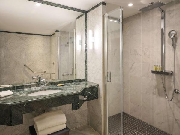 Hilton Brussels Grand Place : photo 2 de la chambre chambre lit king-size - accessible aux personnes à mobilité réduite