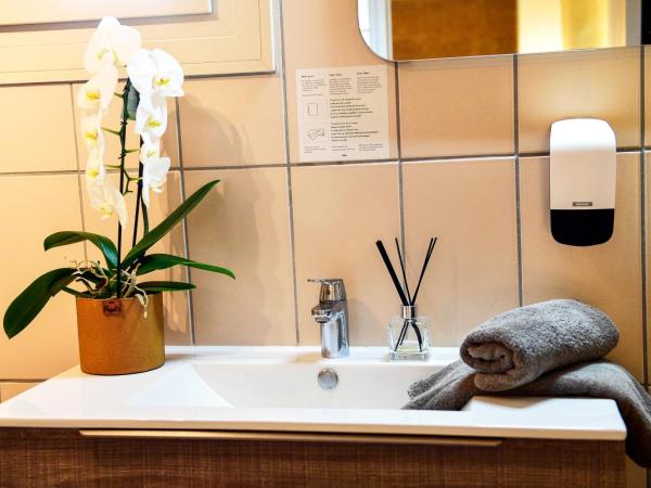 Le Mas Des Aigras - Hôtel de Charme en Provence : photo 3 de la chambre chambre double supérieure