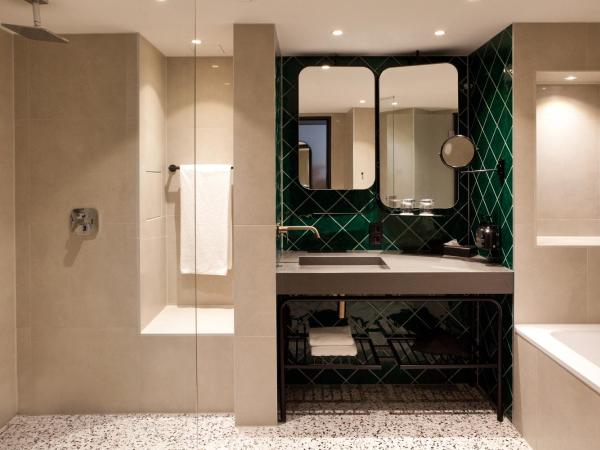 Hotel Indigo Berlin - East Side Gallery : photo 4 de la chambre premium queen spree river view