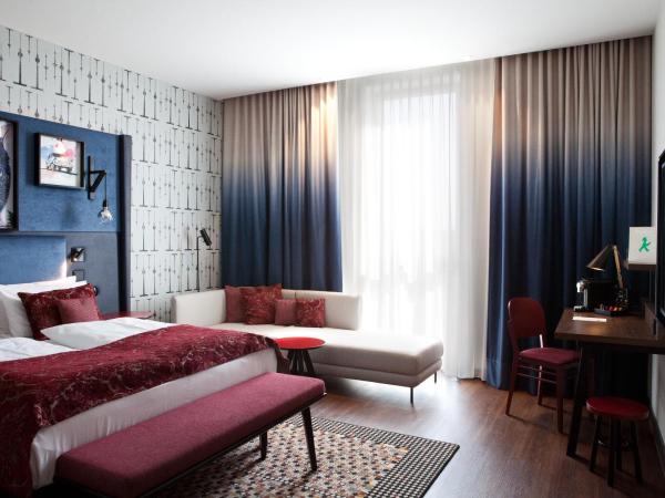 Hotel Indigo Berlin - East Side Gallery : photo 1 de la chambre premium queen spree river view