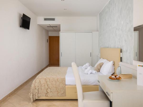 Hotel Hedera - Maslinica Hotels & Resorts : photo 4 de la chambre chambre double avec balcon - vue sur mer