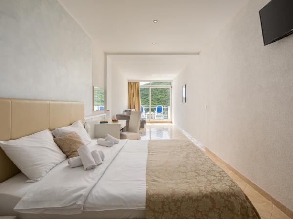 Hotel Hedera - Maslinica Hotels & Resorts : photo 3 de la chambre chambre double avec balcon - vue sur mer