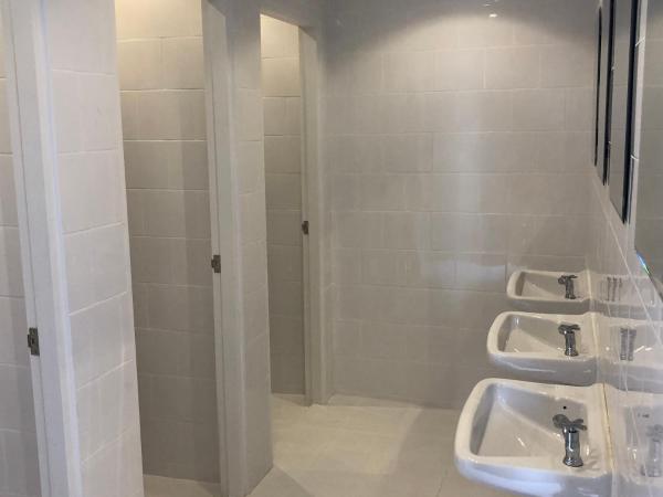 Labkoff cafe and Hostel : photo 3 de la chambre chambre quadruple avec salle de bains privative séparée