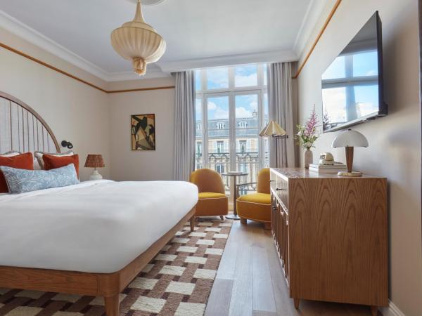 Miiro Le Grand Hôtel Cayré : photo 1 de la chambre chambre supérieure - vue sur ville