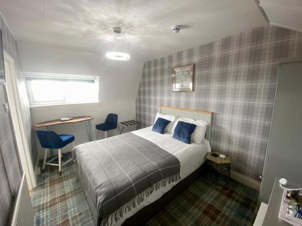 The Fossil Tree Hotel : photo 1 de la chambre chambre double - vue partielle sur mer.