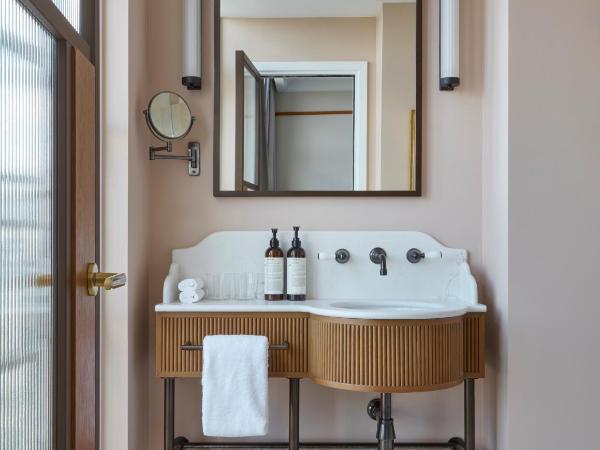 Miiro Le Grand Hôtel Cayré : photo 8 de la chambre classic room - eiffel tower view