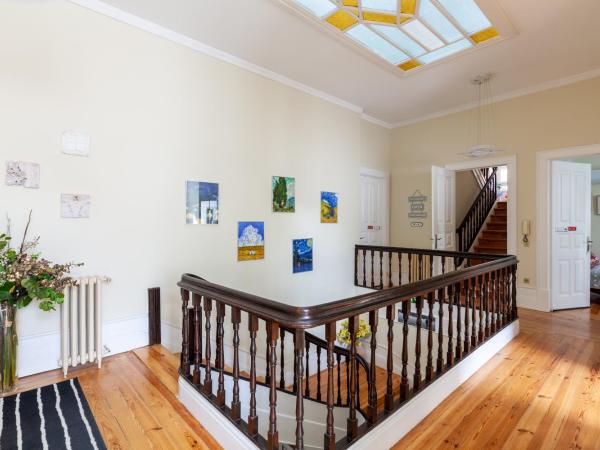 SKY Accommodations : photo 1 de la chambre chambre double - vue sur jardin