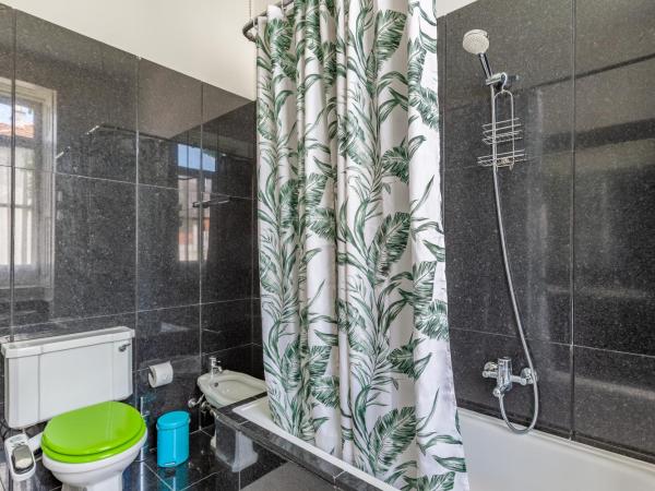 SKY Accommodations : photo 6 de la chambre chambre double - vue sur jardin