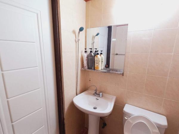 Sujeongjang Inn : photo 10 de la chambre chambre double avec salle de bains privative