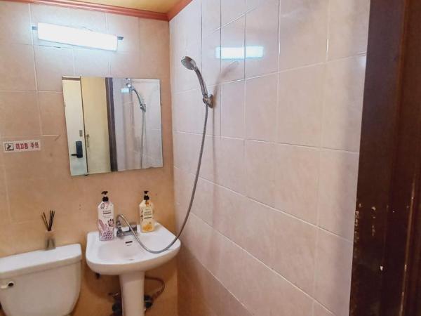 Sujeongjang Inn : photo 4 de la chambre chambre double avec salle de bains privative