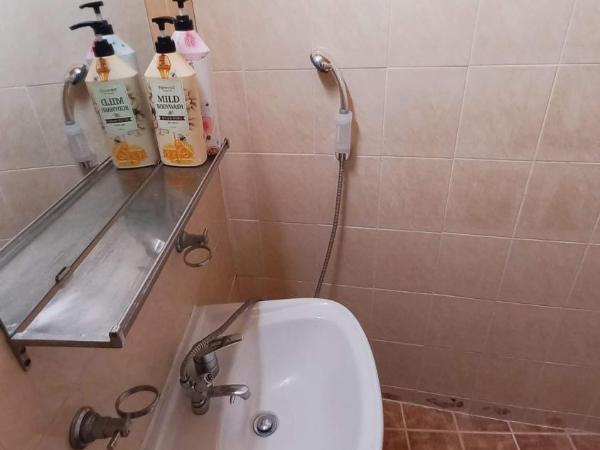 Sujeongjang Inn : photo 4 de la chambre chambre double avec salle de bains privative