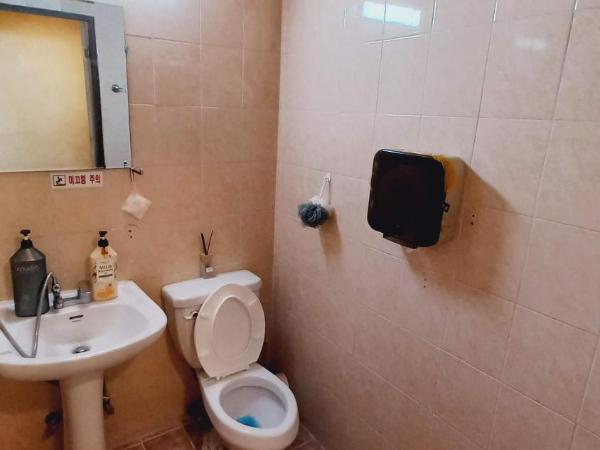 Sujeongjang Inn : photo 5 de la chambre chambre double avec salle de bains privative