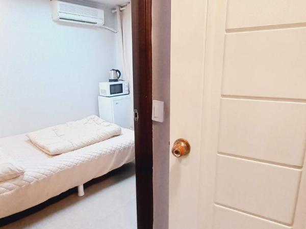 Sujeongjang Inn : photo 10 de la chambre chambre double avec salle de bains privative