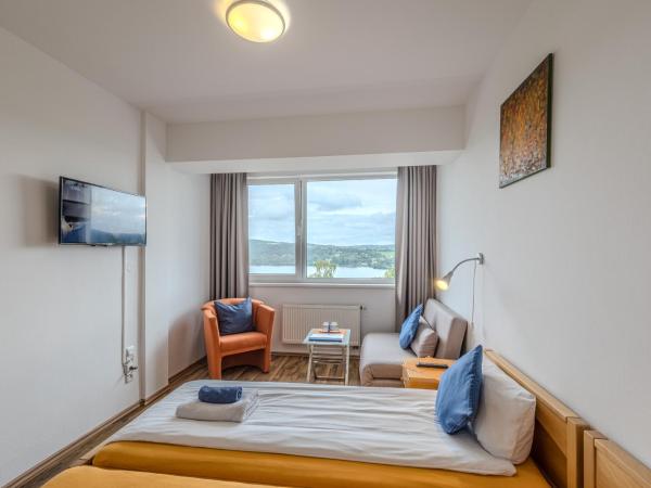 Penzion Kozí Horka u Brněnské přehrady : photo 2 de la chambre chambre double – vue sur lac