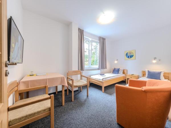 Penzion Kozí Horka u Brněnské přehrady : photo 1 de la chambre chambre double ou lits jumeaux standard - vue sur jardin