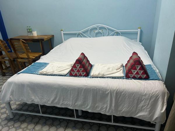 Noot's Bar And Guesthouse : photo 1 de la chambre chambre lit king-size deluxe