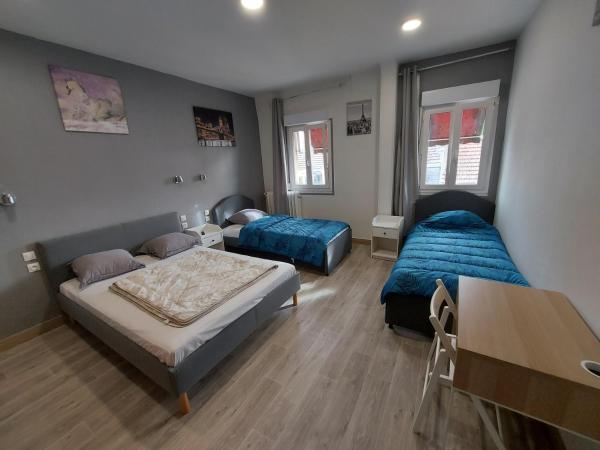 Ardenn'Hotel : photo 3 de la chambre chambre quadruple avec salle de bains