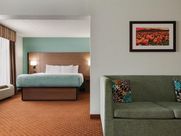 Wingate by Wyndham Louisville East : photo 2 de la chambre suite studio lit king-size - non-fumeurs