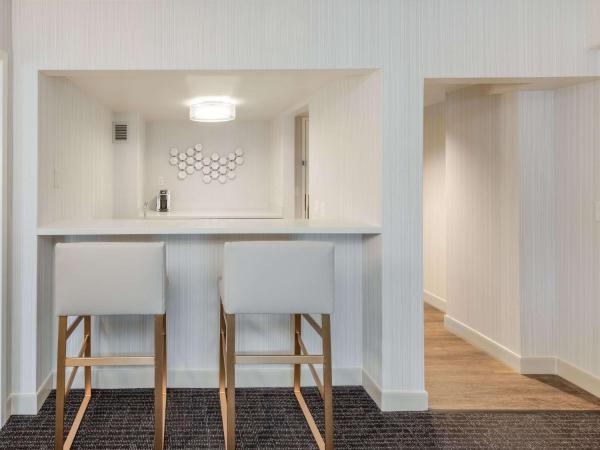 Sonesta Columbus Downtown : photo 2 de la chambre one-bedroom king champions suite