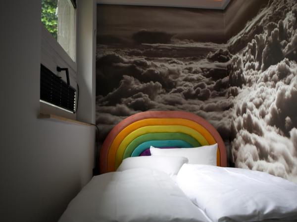 CitySurfer44 : photo 4 de la chambre chambre double avec salle de bains commune