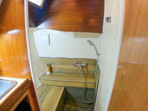 bateau voilier insolite avec jacuzzi privatif : photo 6 de la chambre mobile home