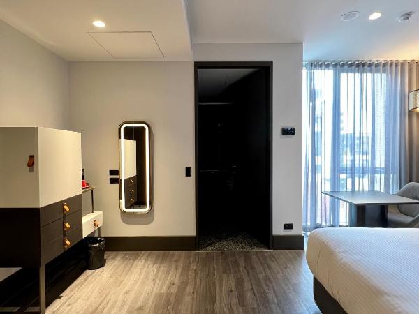 The Motley Hotel : photo 1 de la chambre chambre lit king-size accessible aux personnes à mobilité réduite