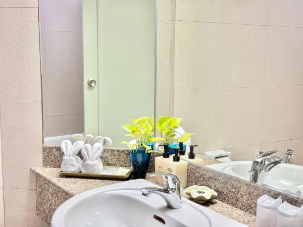 Phuket Merlin Hotel : photo 4 de la chambre chambre deluxe double ou lits jumeaux